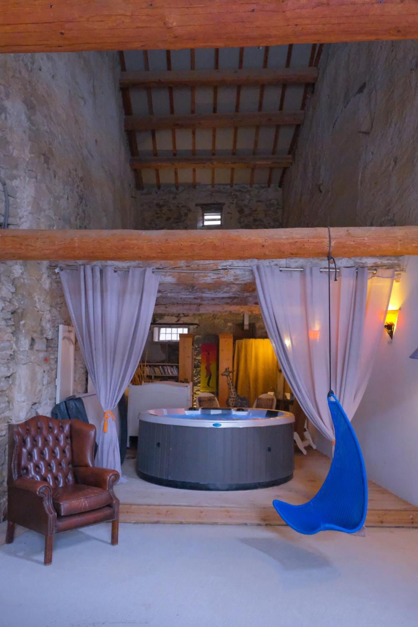 Le Gite De Sainte Valiere Piscine Et Spa Exteriör bild